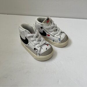 NIKE BLAZER MID ‘77 SNEAKERS IN WHITE AND BLACK